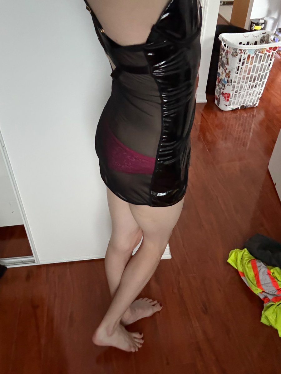 SissyBarbie1231's tweet photo. My girlfriend walked into my room placed pink panties on my desk and told me to put them on. Now I’m fully dressed up as her little slut💅🎀 https://t.co/vV5XvrCBQQ