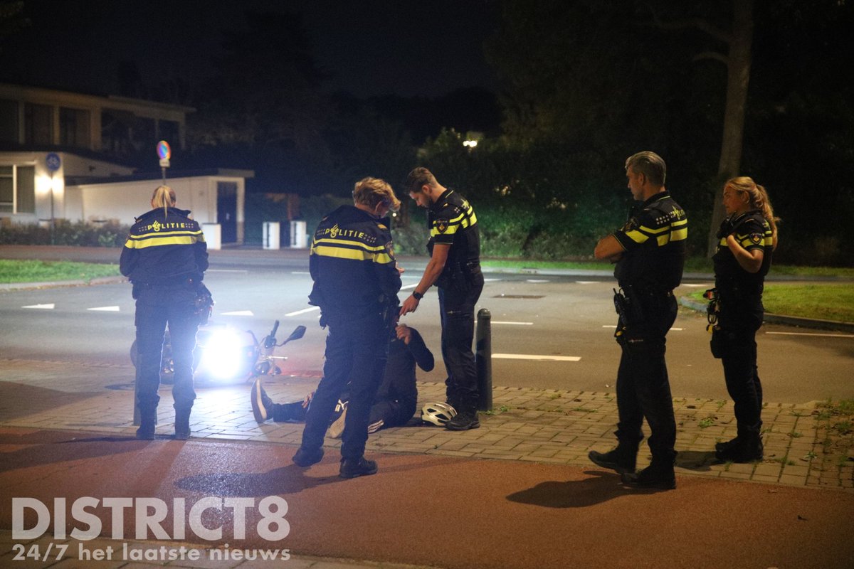 Snorfietser gewond bij aanrijding met busje in Den Haag