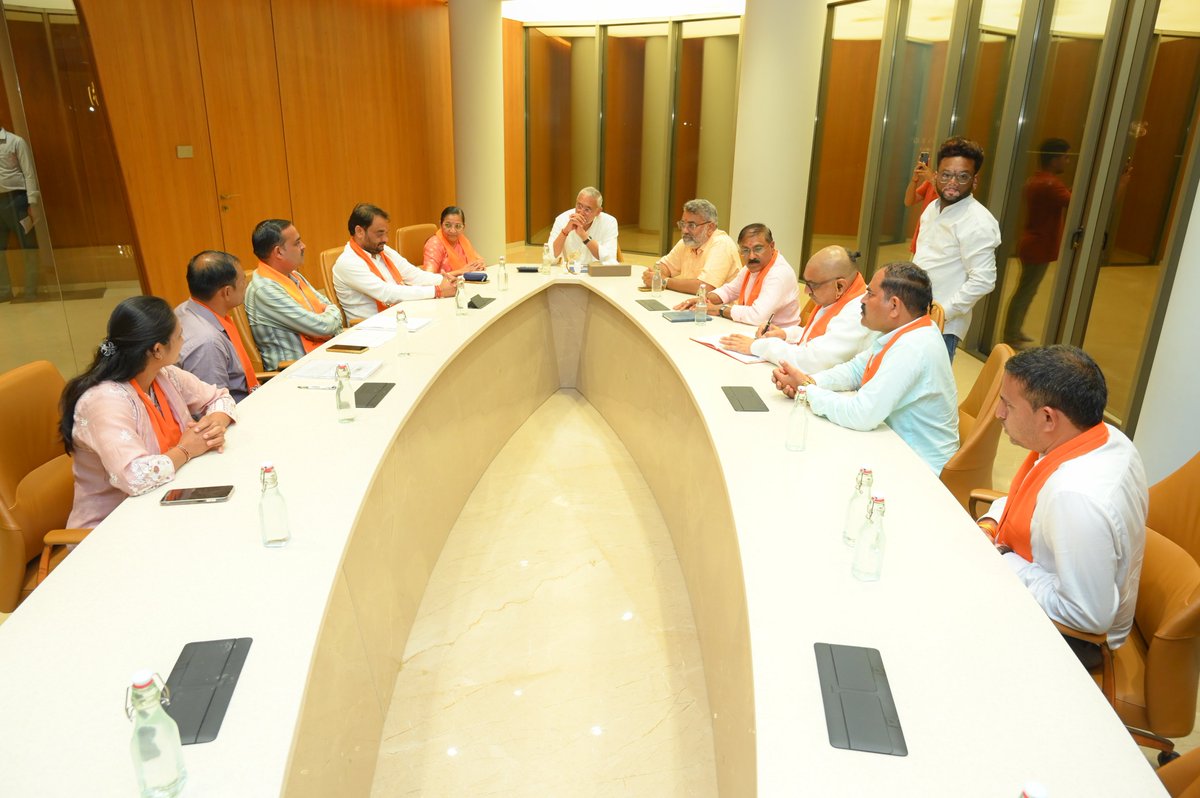ChetanZala4BJP's tweet photo. ��્રી જગદીશભાઈ વિશ્વકર્મા સાહેબની વિશેષ ઉપસ્થિતિમાં સ્કાય સ્પિનટેક્ષ, લાઠીદડ ખાતે બોટાદ જિલ્લા સંકલન સમિતિની બેઠક યોજાઈ, જેમાં વિવિધ સંગઠનાત્મક વિષયો પર મહત્વપૂર્ણ ચર્ચા કરવામાં આવી.

@iJagdishBJP @aniruddhdavebjp @Nimu_Bambhaniya @Dvthakorbjp @imayurmpatelbjp https://t.co/jTuH2KnQ4J