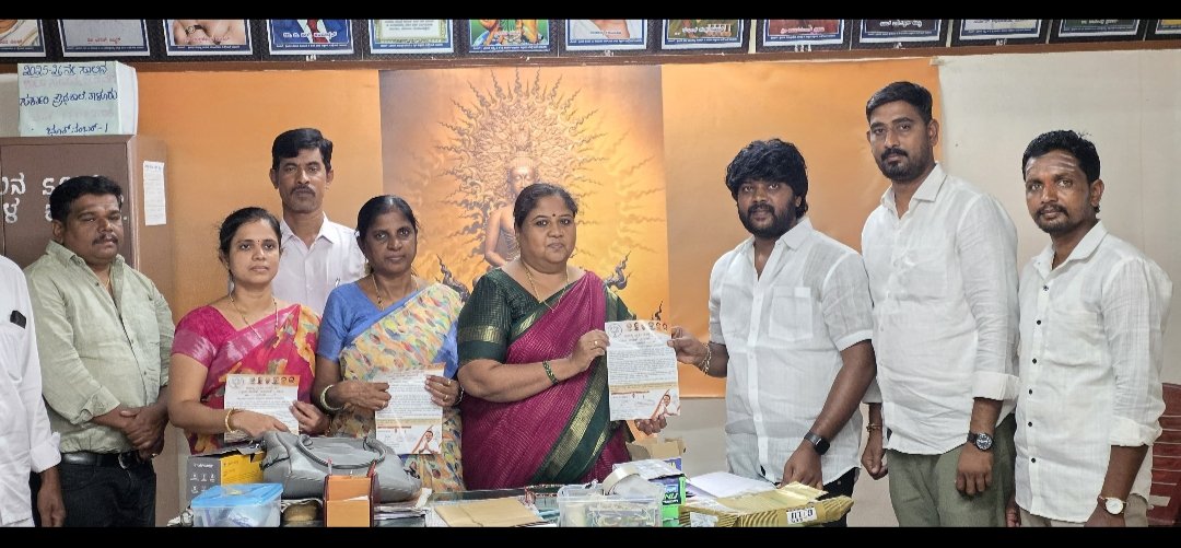 MS14732696's tweet photo. ಈಶಾನ್ಯ ಶಿಕ್ಷಕರ ಮತಕ್ಷೇತ್ರದವಿಧಾನ ಪರಿಷತ್ ಚುನಾವಣೆ ಅಭ್ಯರ್ಥಿಯಾದ ಶಶಿಲ್ ಜೀ ನಮೋಶಿ ಅವರಪರವಾಗಿ ಇಂದು ಸಿರುಗುಪ್ಪ ವಿಧಾನಸಭಾ ಕ್ಷೇತ್ರ ಪ್ರೌಢಶಾಲೆಗಳಿಗೆ ಮತ್ತು ತೆಕ್ಕಲಕೋಟೆ ಪಟ್ಟಣದಸರ್ಕಾರಿಪದವಿ ಪೂರ್ವ ಕಾಲೇಜಿಗೆ ಭೇಟಿನೀಡಿಮತದಾರಶಿಕ್ಷಕರಿಗೆನಮ್ಮ ಅಭ್ಯರ್ಥಿಯಾದ ಶಶಿಲ್ ಜೀ ನಮೋಶಿ ಯವರಿಗೆ ಪ್ರಶಸ್ತ ಒಂದುಮತನೀಡುವಂತೆ ಮನವಿಮಾಡಲಾಯಿತು🙏 https://t.co/bNC4wcPiji