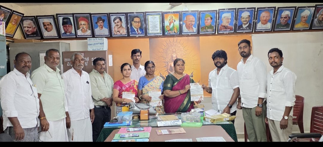 MS14732696's tweet photo. ಈಶಾನ್ಯ ಶಿಕ್ಷಕರ ಮತಕ್ಷೇತ್ರದವಿಧಾನ ಪರಿಷತ್ ಚುನಾವಣೆ ಅಭ್ಯರ್ಥಿಯಾದ ಶಶಿಲ್ ಜೀ ನಮೋಶಿ ಅವರಪರವಾಗಿ ಇಂದು ಸಿರುಗುಪ್ಪ ವಿಧಾನಸಭಾ ಕ್ಷೇತ್ರ ಪ್ರೌಢಶಾಲೆಗಳಿಗೆ ಮತ್ತು ತೆಕ್ಕಲಕೋಟೆ ಪಟ್ಟಣದಸರ್ಕಾರಿಪದವಿ ಪೂರ್ವ ಕಾಲೇಜಿಗೆ ಭೇಟಿನೀಡಿಮತದಾರಶಿಕ್ಷಕರಿಗೆನಮ್ಮ ಅಭ್ಯರ್ಥಿಯಾದ ಶಶಿಲ್ ಜೀ ನಮೋಶಿ ಯವರಿಗೆ ಪ್ರಶಸ್ತ ಒಂದುಮತನೀಡುವಂತೆ ಮನವಿಮಾಡಲಾಯಿತು🙏 https://t.co/bNC4wcPiji