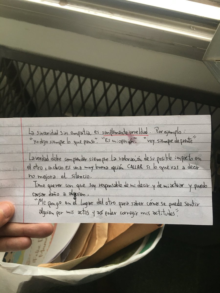 mortimerkhan93's tweet photo. Dios mío, esto no es así, el problema con la empatía es que nunca se entendió que no es ponerse en el lugar del otro y ya está. Una vez trabaje esto en un hospital psiq y encontré el cartelito que usábamos para explicar mejor por ahi sirve https://t.co/OvSEsqyprF