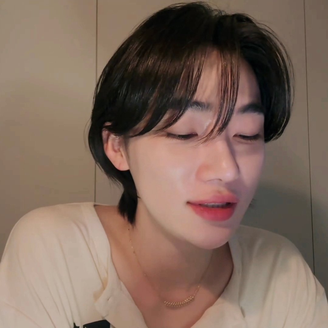AmyKim65016210's tweet photo. Friends of Chanhee are friends of mine, so feel free to chat anytime all of you New supporters on twitter!🫶

#뉴 #TeamNew https://t.co/V9XODYZRd5
