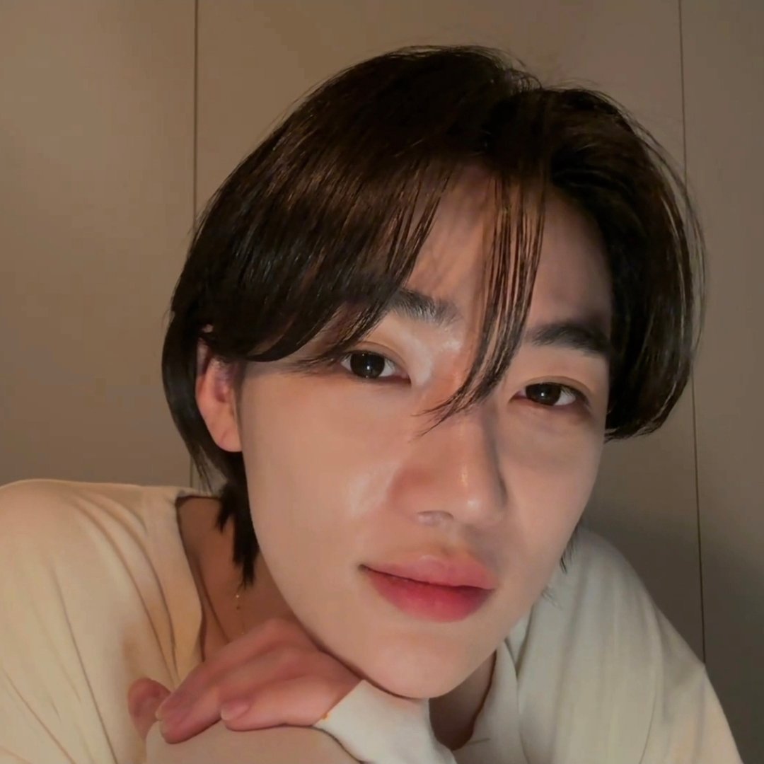 AmyKim65016210's tweet photo. Friends of Chanhee are friends of mine, so feel free to chat anytime all of you New supporters on twitter!🫶

#뉴 #TeamNew https://t.co/V9XODYZRd5