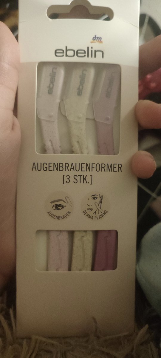 cherrieezstar's tweet photo. @unknownbyanyon3 i used these ebelin eyebrows razors from dm, i live in germany i'm not sure if you have this store in your country💕 https://t.co/VAE2uRZoNx