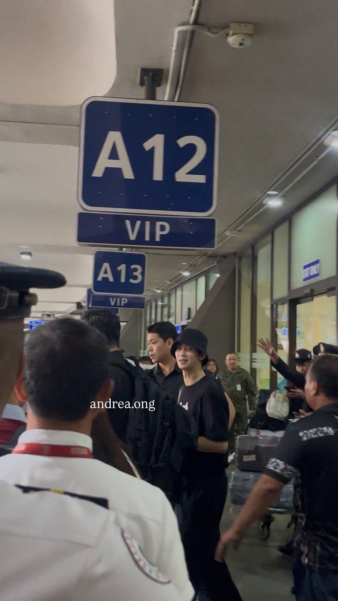 KimSoohyunshiph's tweet photo. Hello, Soohyun! ❤️ We’re breathing the same air now! 🥹🇵🇭 Welcome back to Manila! ✈️❤️

#KimSoohyunInManila #BENCHXKIMSOOHYUN #OurForeverWithYou https://t.co/F7RWICqTWr