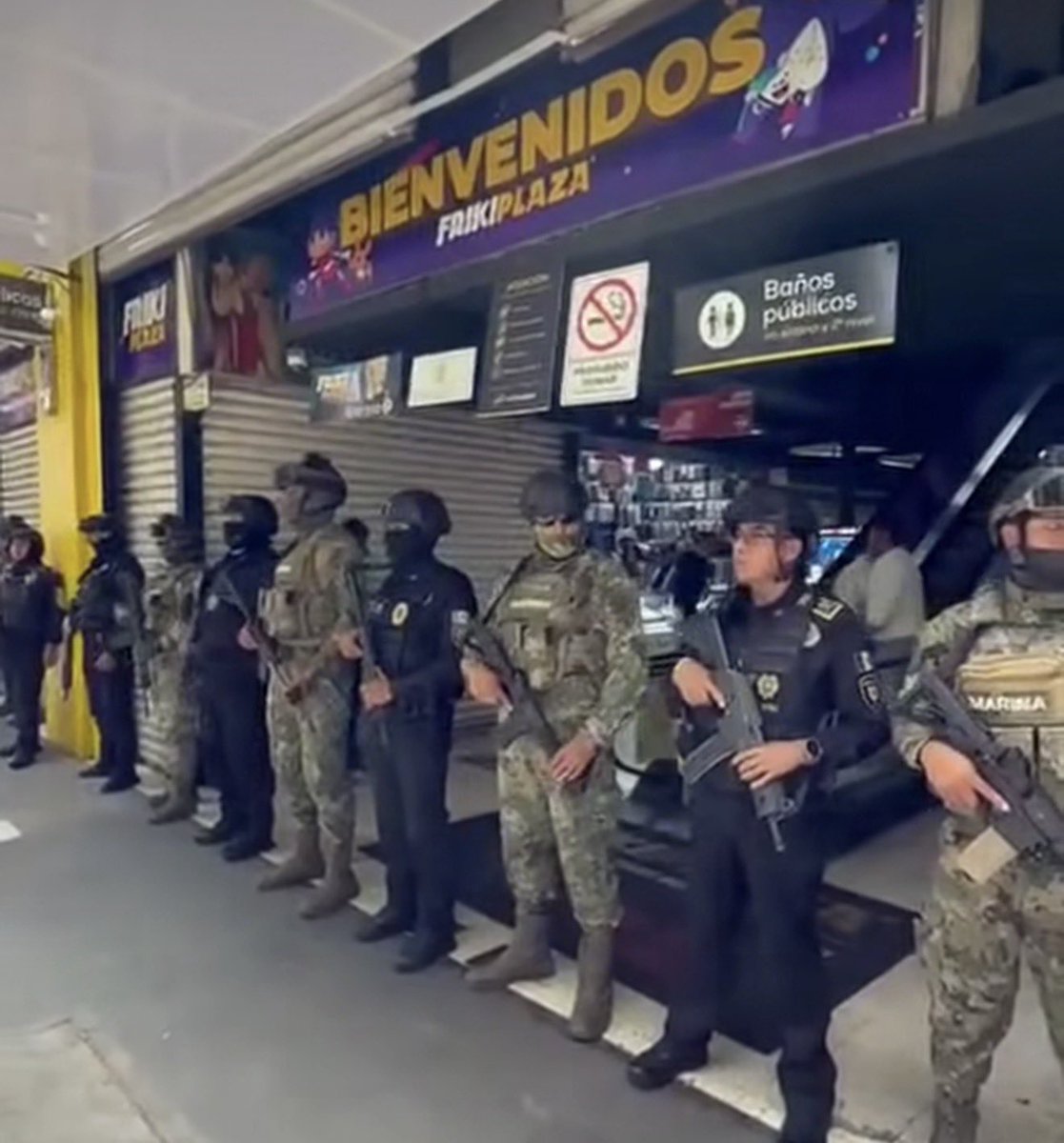 JVindahouse's tweet photo. NO MAMES ME ACABO DE ENTERAR QUE HICIERON OPERATIVO DE LA MARINA 

EN LA PUTISIMA FRIKIPLAZA POR PIRATERÍA!!!!! 💀💀💀

Ahhhh pero no sean los celulares robados, el narco, los desaparecidos, las madres etc…… https://t.co/VPonQCR15R