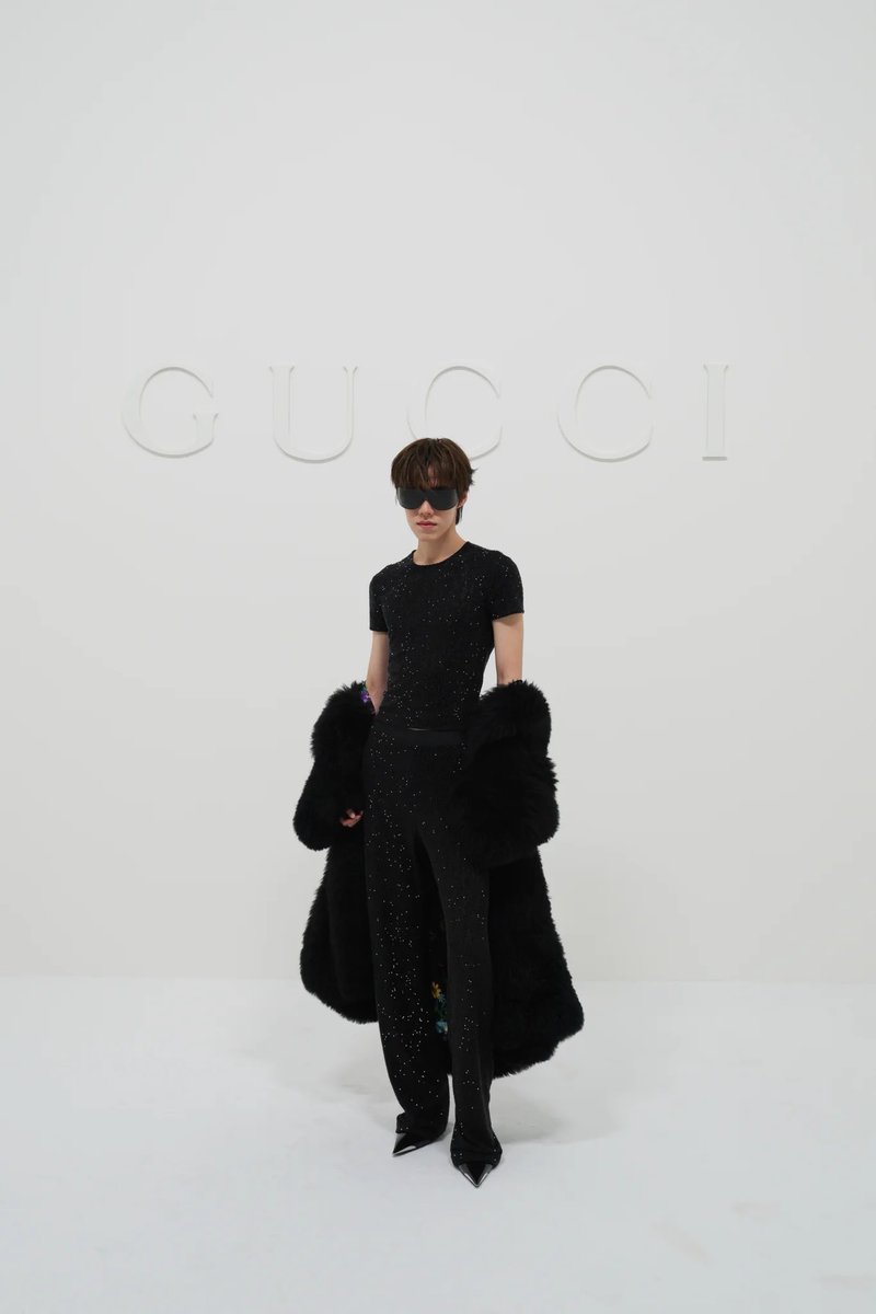 ppkritstyle's tweet photo. Style Analytics เปิดเผยข้อมูล #Gucci ทำ Engagement รวม 3.34M+ ในช่วง #MFW โดยโพสต์ที่สร้าง Engagement สูงที่สุดของ Gucci ในชุดข้อมูลนี้ คือโพสต์ Gucci ประกาศให้ PP Krit @ppkritt เป็น Brand Ambassador ! 

PP KRIT X GUCCI MFW26
#GUCCISS27xPPKRIT
#GucciTheStoreShow
#Gucci #PPKritt https://t.co/Gl38qLCbfS