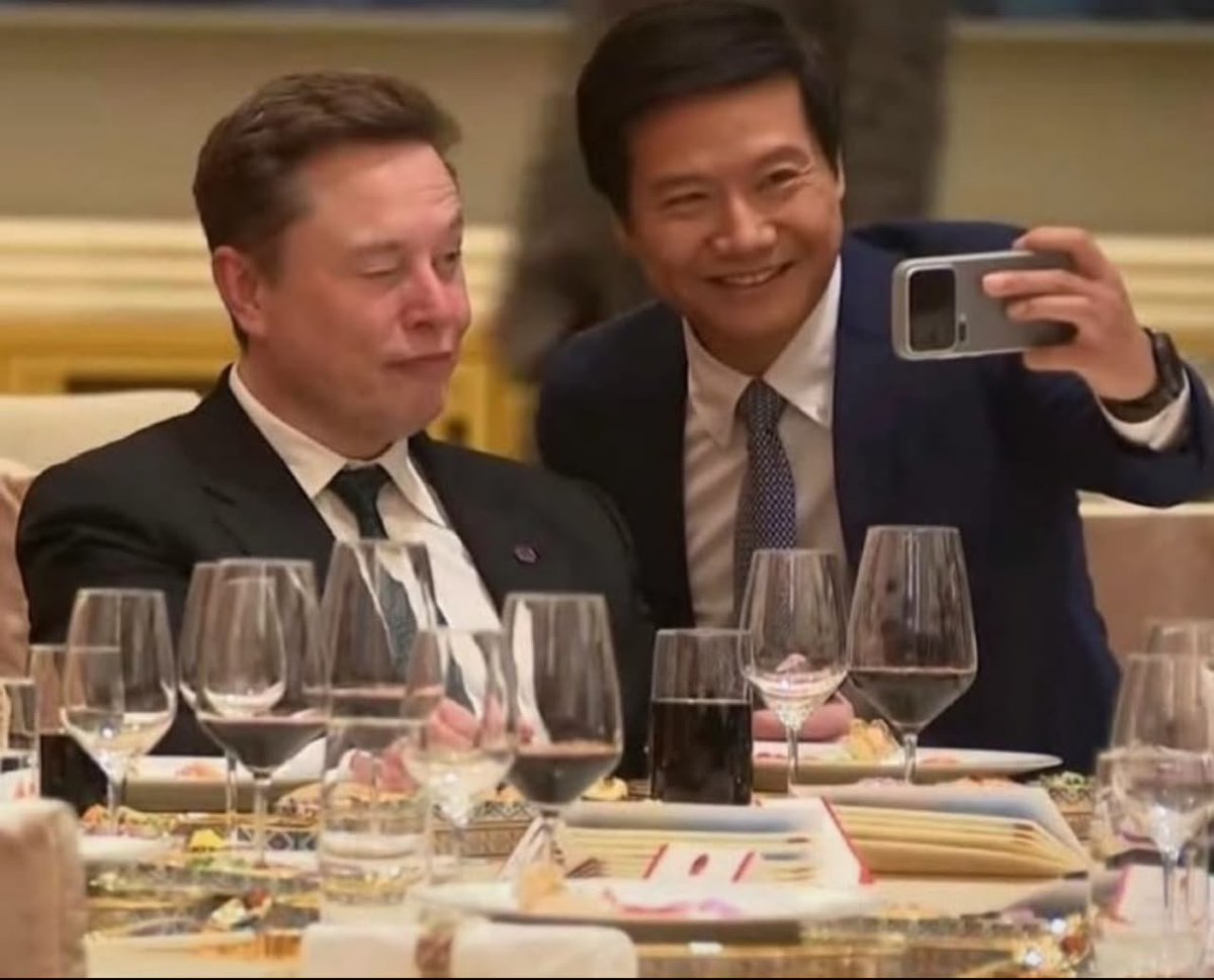 MrX04_2's tweet photo. You meet Elon Musk at a restaurant. Who should pay the bill?😂
A. Elon Musk
B. Yourself https://t.co/yWxJOrCSqm