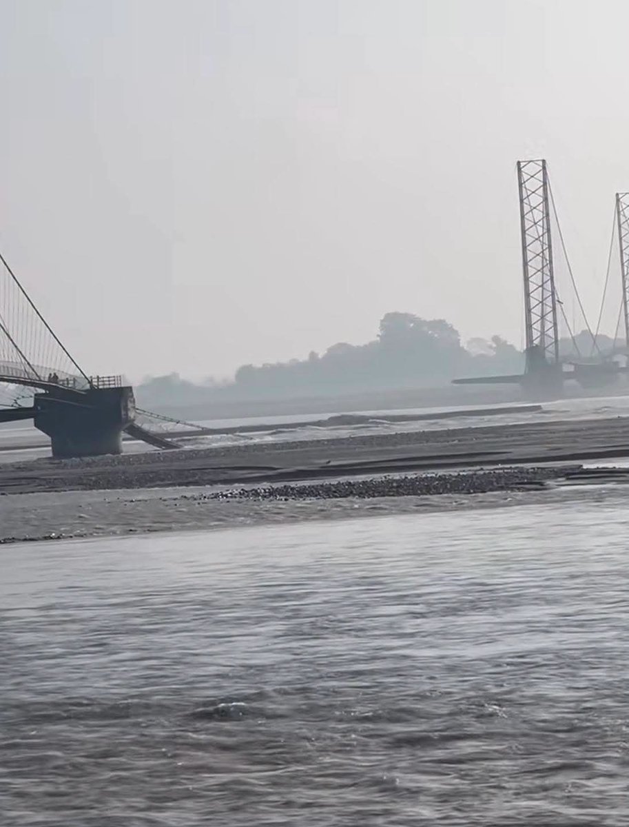 ashuananda's tweet photo. Ohh no?
Chadani-dodhara bridge over mahakali river have collapsed? https://t.co/RN4XwT1pnM