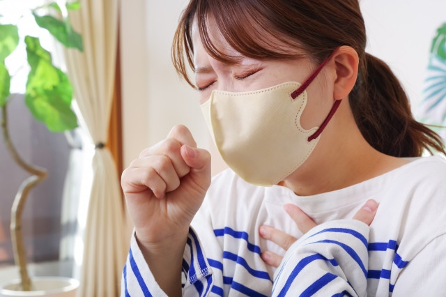 livedoornews's tweet photo. 【医師解説】長引く「謎の咳」の正体は 厚労省が啓発する「肺NTM症」の可能性も 
https://t.co/4dvDLrY64e 

医師によると、肺NTM症は水回りや土壌などに存在する「非結核性抗酸菌」が肺に感染して起こる病気で、人から人へ感染することはないという。近年、中高年女性を中心に患者数が増加している。 https://t.co/ai5nlbDgQQ