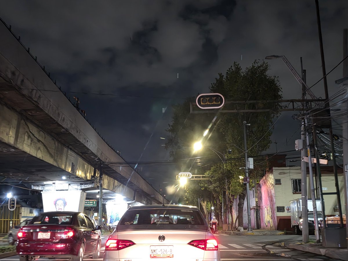 tiphphra's tweet photo. @C5_CDMX @OVIALCDMX @SSC_CDMX @UCS_GCDMX #TránsitoCDMX En Av. CONGRESO DE LA UNIÓN al cruce con TOMATLAN DESDE EL VIERNES ESTÁN APAGADOS Y SIGUEN ASÍ LOS SEMÁFOROS EN AMBOS CARRILES .
FAVOR DE ARREGLARLOS LO ANTES POSIBLE. GRACIAS https://t.co/aOAO812Eoi