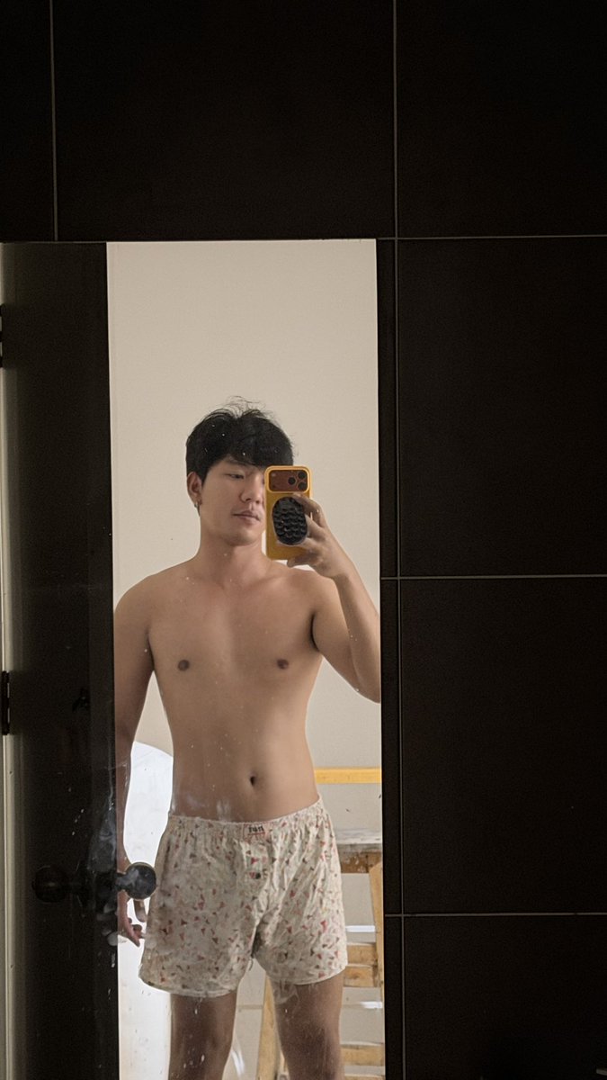 andrewdt_e's tweet photo. ขอกอดหน่อยจิ 🤣 https://t.co/gnvV8uPXRd