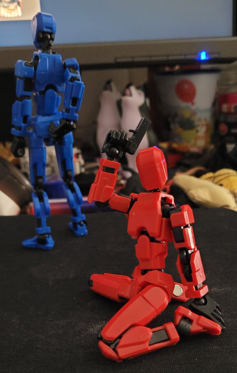 PromisedAkad's tweet photo. I'm having fun with my new tomtord toys https://t.co/UqFTAfXaTh