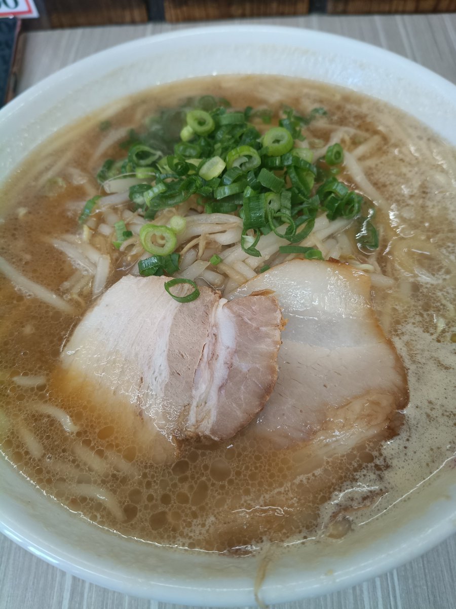 WIIMDMNUOO42731's tweet photo. 少し涼しくなったんでえぞっ子で味噌ラーメン
暑い日に食う味噌ラーメンも美味いけどヤッパ極寒の中で食べたい！ https://t.co/CjpWgfgPcC
