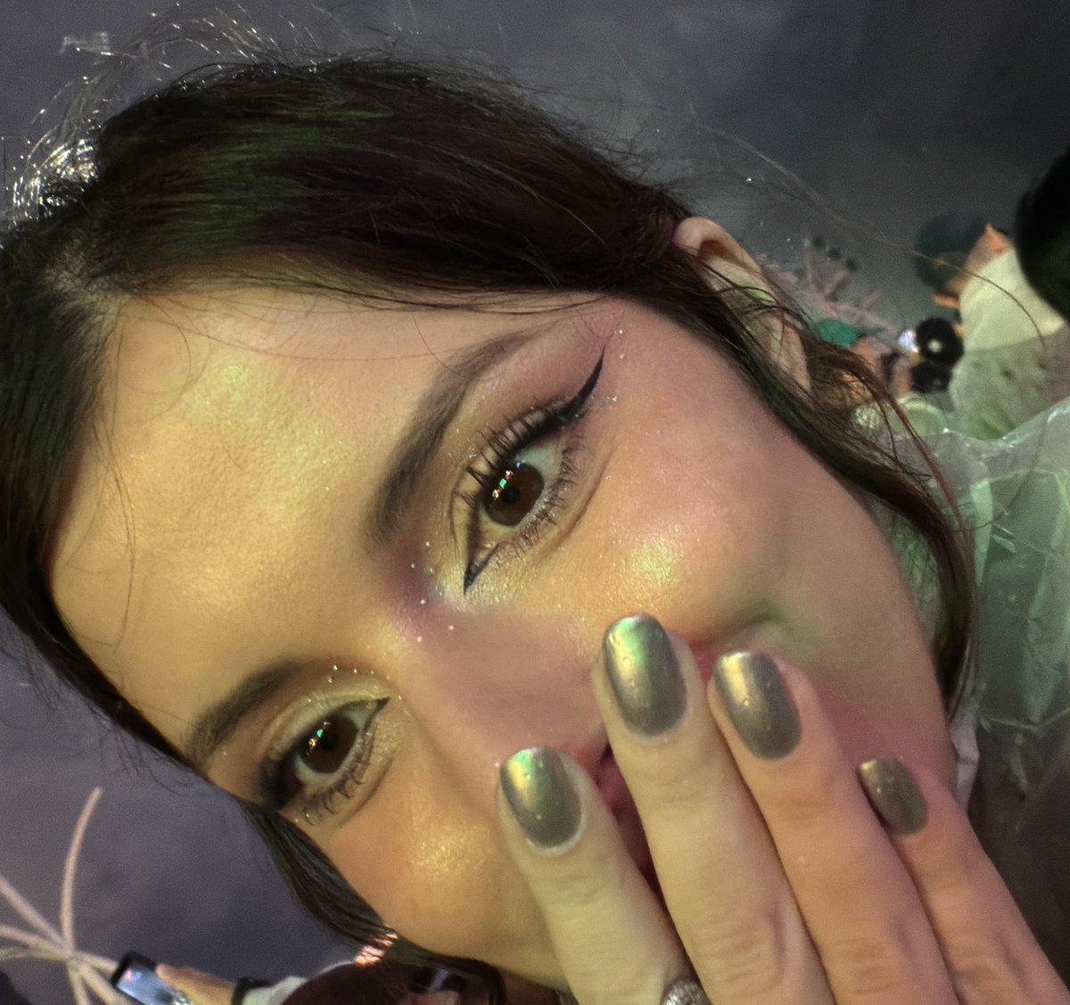 mahneryverso's tweet photo. eu uso mt fixador por conta de evento + show e nenhum bate o roxinho da sheglam ou o da vizzela normal 

pós dia amaldiçoado do rock in rio que choveu incessantemente https://t.co/NgKdIlIThH