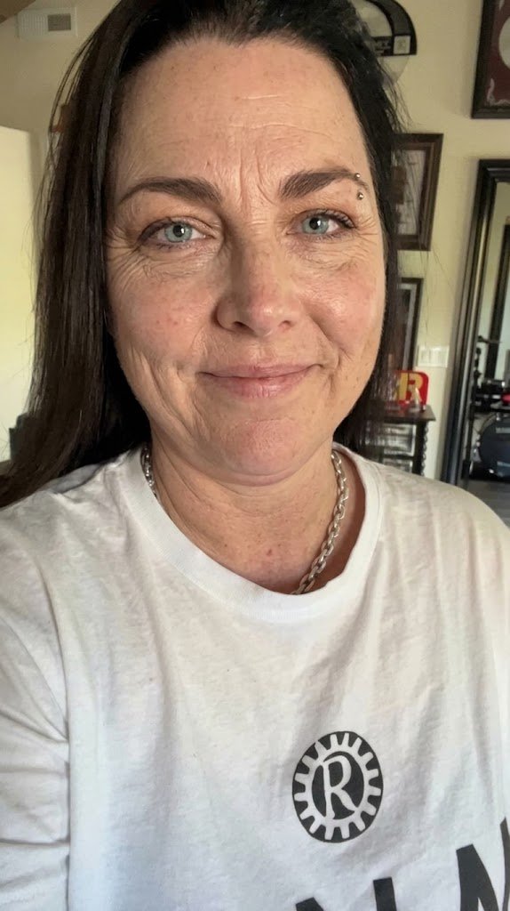 noahstones's tweet photo. @ternodedefunto Só podia ser fã dessa jamanta gorda sem talento da amy lixo pra falar uma asneira dessa, quem ajudou a fazer NB  foi o BEN MOODY sem ele o evanescence MORREU kkkkkkkkkkk agora smt sua gorda feia da sobrancelha de rena mal feita vc é somente uma pt4 pedante https://t.co/ntHKraaUTr