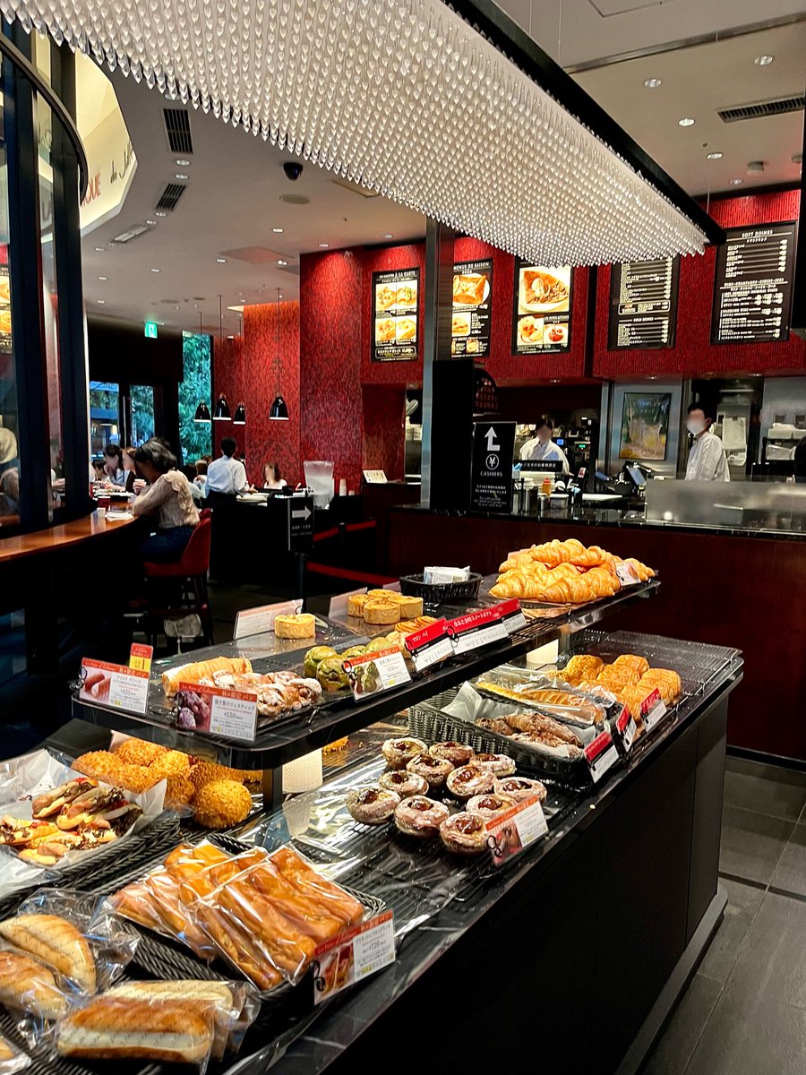 k4rS2k's tweet photo. 📍 LA BOUTIQUE de Joël Robuchon / 丸の内

三菱一号館美術館近くのベーカリーカフェ☕️
ガレットがサクサクで美味しかった✨️ドリンクセットで2000円台も嬉しい🎶
パンもイートイン出来るから次はそっちでも利用したい💭
. https://t.co/2uIFzXNHZ3