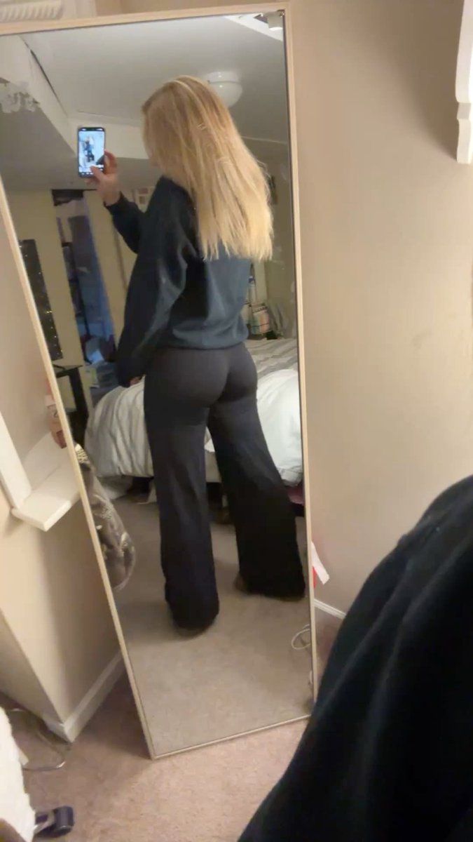 Evalichnovski's tweet photo. im bored and horny hmu😩 
dms are open
#teen #horny #hmu https://t.co/zhikT2mP5m