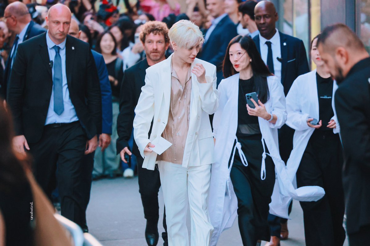 unabatedshine's tweet photo. 260929 Maison Margiela S/S 2027

#태민 #TAEMIN 

#TAEMINxMaisonMargiela
#TAEMINxMaisonMargielaSS27 https://t.co/iVi8YaDTiM