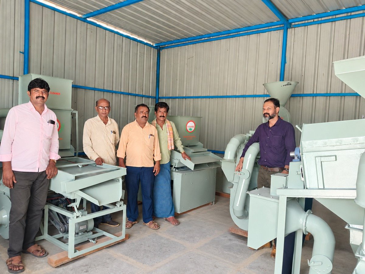 AgriGoI's tweet photo. Millets to Market, Adding Value Locally!🌾🏭

Kalpamithara Farmers Producer Co Ltd. #FPO from #Tumakuru #PMDhanDhaanyaKrishiYojana district #Karnataka, with 1000 farmer members, sets up millet processing unit, capacity of 1 quintal/hour.

Building local processing, value addition & stronger market for millet farmers.

📞 Contact: Sh. Girish 7619437795

FPO brings authentic millets online- Click to buy directly from the FPO
https://t.co/qmLMZC7yoK

#DDKY #SheeAnna #MilletProcessing #ValueAddition