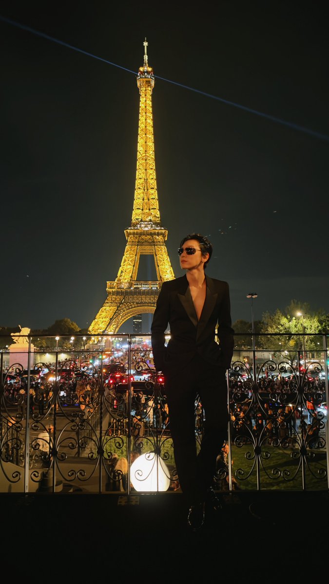 TEN_offcl's tweet photo. ✨With the Eiffel Tower🖤

TEN AT SAINT LAURENT SUMMER27
#TEN #YSL #SaintLaurent
#SaintLaurentxTEN
#TENforYSLPFW27 https://t.co/vfeL06JrzO