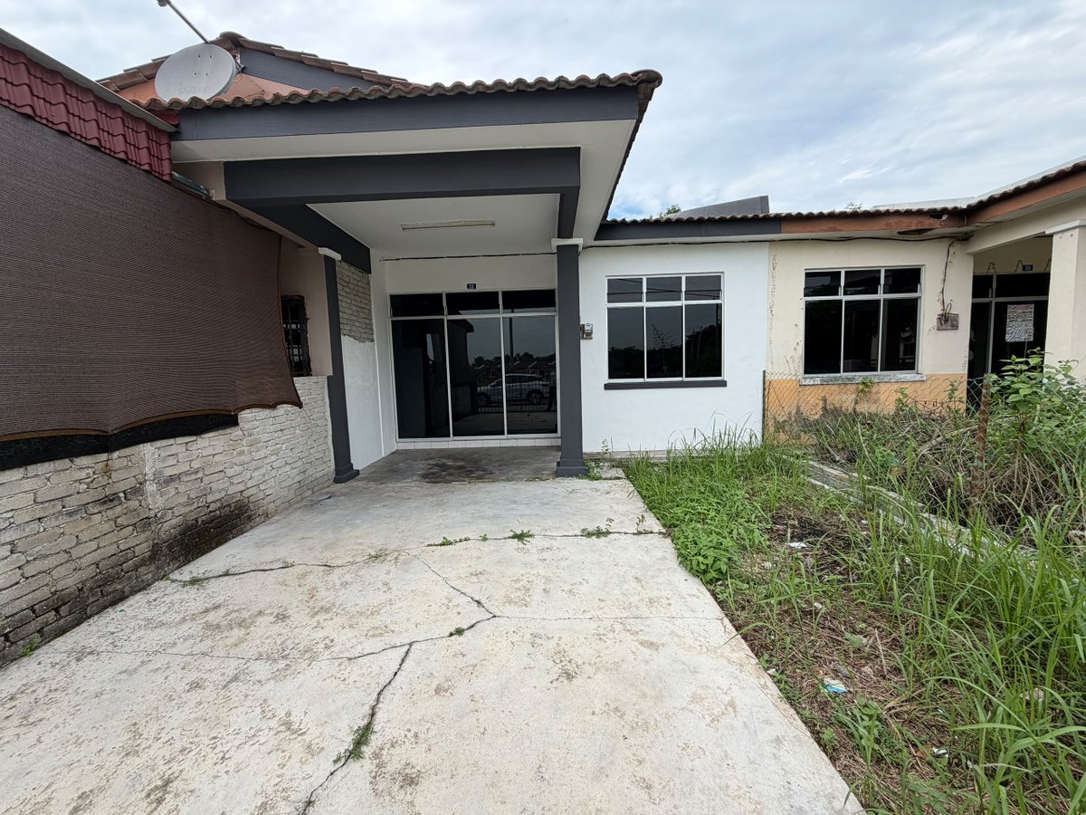NApropertyhub's tweet photo. Rumah murah di Batu Gajah Perak untuk dijual. Owner nak jual RM 160k shj ✨

✅ siap renovate ✅ 3 bilik 2 bilik air
✅ freehold ✅ 20’ x 70’ https://t.co/SvbbTP1IH6