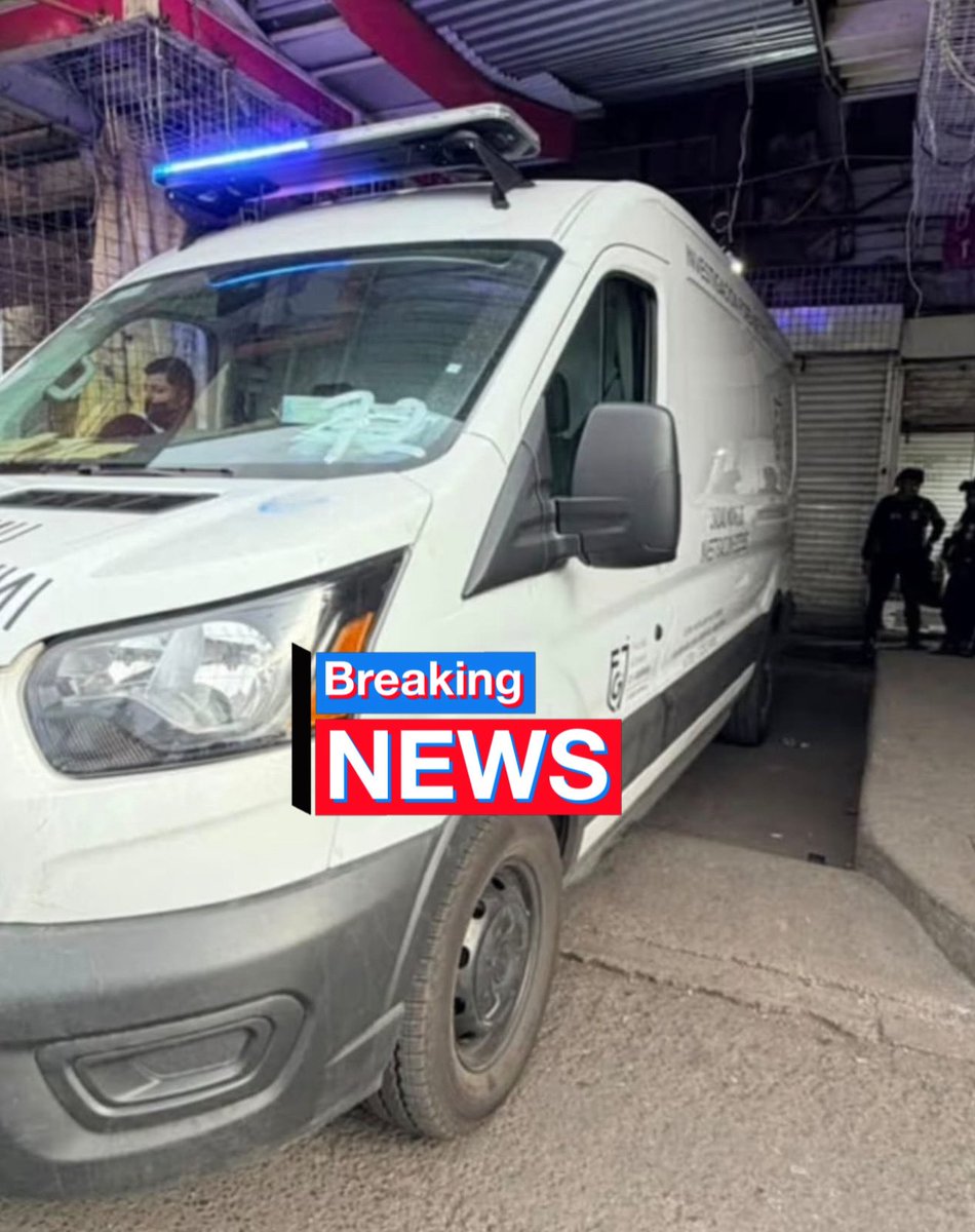 HalconOnce's tweet photo. TRES DÍAS SIN SABER DE ELLA… LA ENCONTRARON SIN VIDA EN TEPITO

Una mujer de aproximadamente 65 años fue localizada sin vida dentro de un estacionamiento ubicado sobre Eje 1 Norte y #Tenochtitlan, en plena zona comercial de #Tepito.

La mujer solía quedarse en el establecimiento y llevaba alrededor de tres días incomunicada. Sus familiares ya no habían tenido noticias de ella.

Esta tarde fue reportada como inconsciente. Al llegar los servicios de emergencia confirmaron que ya no contaba con signos vitales.

Familiares acudieron al lugar y realizaron la identificación.

Hasta el momento se desconocen las causas de muerte.

#HalconOnce ⚡️🦅