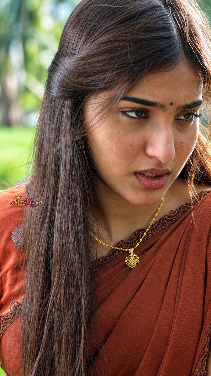 ActressXCurves's tweet photo. Pranavi Manukonda lanja ki dhula ekkuva ayyi natakalu dobbutunte puku lo modda petti savadengesa noppi thattukoleka alladi pothundi. Ah expression 🥵💦💥 https://t.co/w8Y4TYTWn5