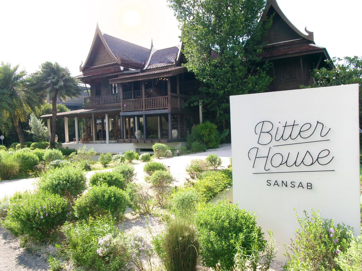 RibbinGirlster's tweet photo. Bitter House Sansab
คาเฟ่ในบ้านเรือนไทยโบราณ อายุ 150 ปี 
ซึ่งได้บูรณะออกมาอย่างสวยงาม 
บรรยากาศร่มรื่น เย็นสบาย วิวสวนธรรมชาติ 
คาเฟ่มีทั้งโซน Indoor และ Outdoor นะคะ
กาแฟ ขนมเ��้ก อร่อยมากๆ 
📍พิกัด :: ถ.สุวินทวงศ์ มีนบุรี กรุงเทพ
@aroii 
#Cafe https://t.co/FLfxC6mDmE