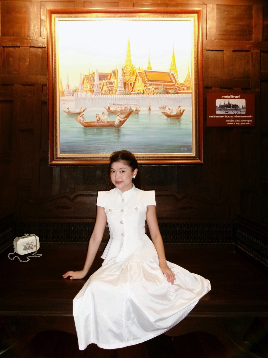 RibbinGirlster's tweet photo. Bitter House Sansab
คาเฟ่ในบ้านเรือนไทยโบราณ อายุ 150 ปี 
ซึ่งได้บูรณะออกมาอย่างสวยงาม 
บรรยากาศร่มรื่น เย็นสบาย วิวสวนธรรมชาติ 
คาเฟ่มีทั้งโซน Indoor และ Outdoor นะคะ
กาแฟ ขนมเ��้ก อร่อยมากๆ 
📍พิกัด :: ถ.สุวินทวงศ์ มีนบุรี กรุงเทพ
@aroii 
#Cafe https://t.co/FLfxC6mDmE