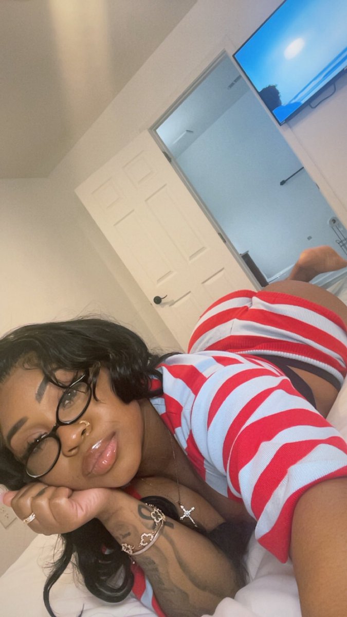 baddgirl_tye's tweet photo. Hey you 😏 https://t.co/M8Q2LUOukb
