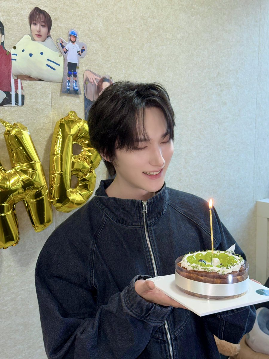 XODIAC_MEMBERS's tweet photo. [#범수] 

쏘블리 덕분에 행복하고 좋은 하루를 보냈어~항상 이해해주고 예뻐해주는 우리 쏘블리 덕분에 범수가 열심히 아이돌 할 수 있다고 생각해!
앞으로도 우리의 앞날이 오래오래 행복하기를 바랄게! 생일축하해줘서 너무 고맙고 사랑해🫶🐈‍⬛🖤

#XODIAC #소디엑 #BEOMSOO #범수 https://t.co/rzQaN7pABy
