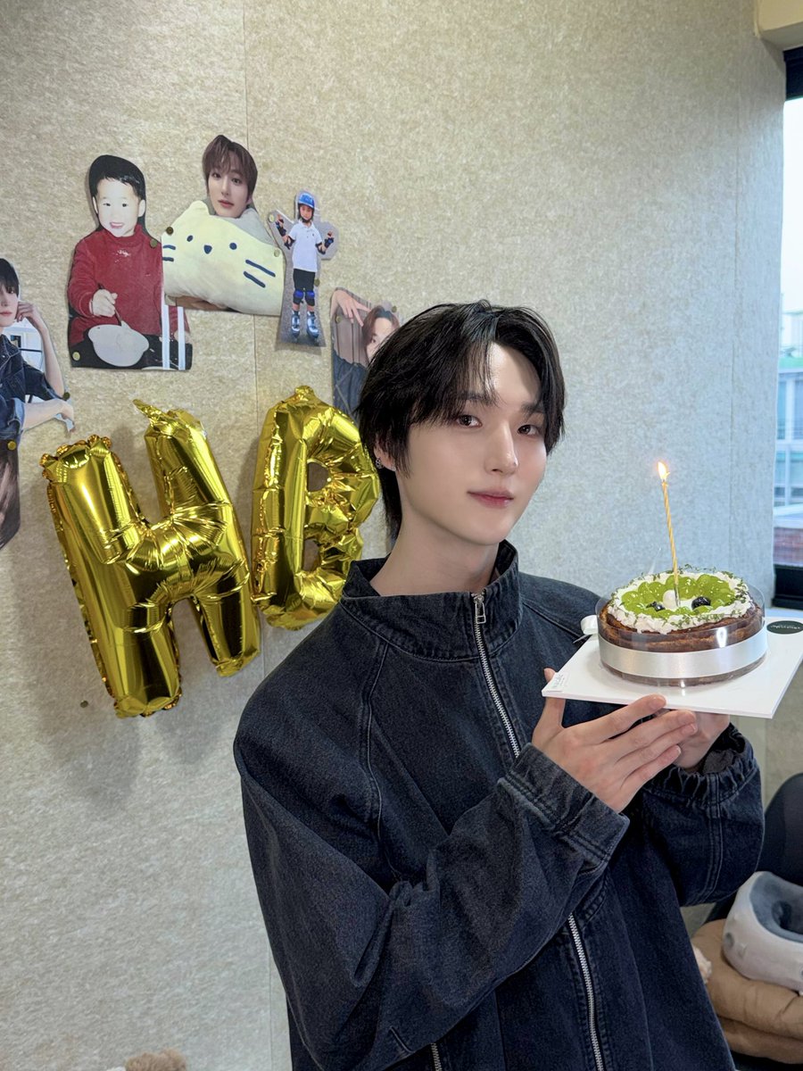 XODIAC_MEMBERS's tweet photo. [#범수] 

쏘블리 덕분에 행복하고 좋은 하루를 보냈어~항상 이해해주고 예뻐해주는 우리 쏘블리 덕분에 범수가 열심히 아이돌 할 수 있다고 생각해!
앞으로도 우리의 앞날이 오래오래 행복하기를 바랄게! 생일축하해줘서 너무 고맙고 사랑해🫶🐈‍⬛🖤

#XODIAC #소디엑 #BEOMSOO #범수 https://t.co/rzQaN7pABy