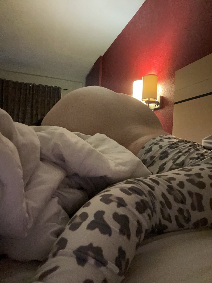 iriswettt's tweet photo. Got a room who’s tryna come over   X: https://t.co/oSOUynovtW