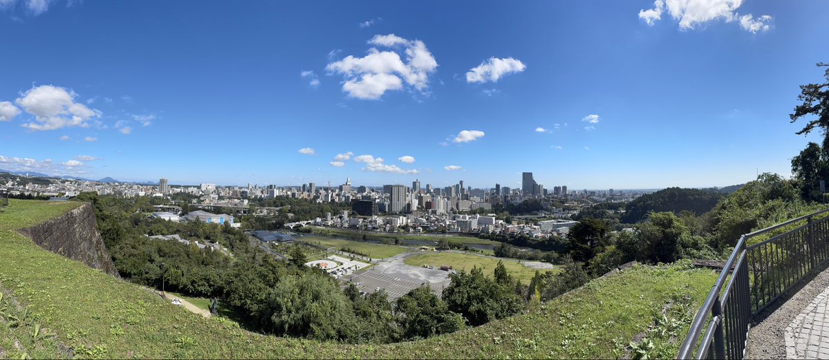 760723a_t's tweet photo. 14年ぶりに青葉城跡へ
途中仙台朝市へ寄り道
毎年仙台行ってるけど、初朝市
台湾人に間違われた
そして、何も買わない
青葉城跡結構な登り坂に愚痴りながら行って来ました
#青葉城跡 
#仙台朝市 https://t.co/XCmdZM8zR4
