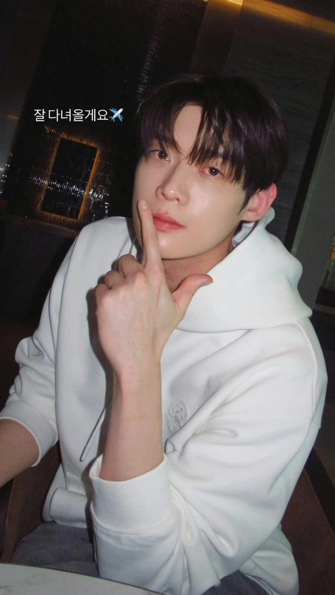 lngshotology's tweet photo. sukses ya yoonsik sayangku event perdana fashion weeknya, lu gatau sebangga apa gue sama lu sik dari nontonin lu di I Am A Running Mate trus tiba tiba dapet kabar kamu main bl dan ternyata tpp jadi jalan buat kamu ke hal hal gede lainnya yg mungkin kamu sendiri juga ga expect bisa sejauh ini, kamu deserve buat dapet banyak spotlight dari negaramu sendiri sik, im so so proud of you Kim Yoonsik 

KIM YOON SIK PARIS FASHION WEEK
 
#KIMYOONSIKPFWSS27 #YOONSIKINPARIS