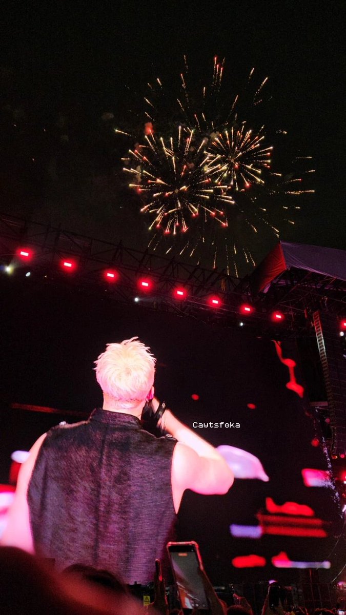 Cawtsfoka's tweet photo. Y pensar que después de eso nos preguntó si nos gustaron los fuegos artificiales... Chan, tu siempre pones ojo a cada detalle, tqm ❤️ https://t.co/AFznLNvk2N