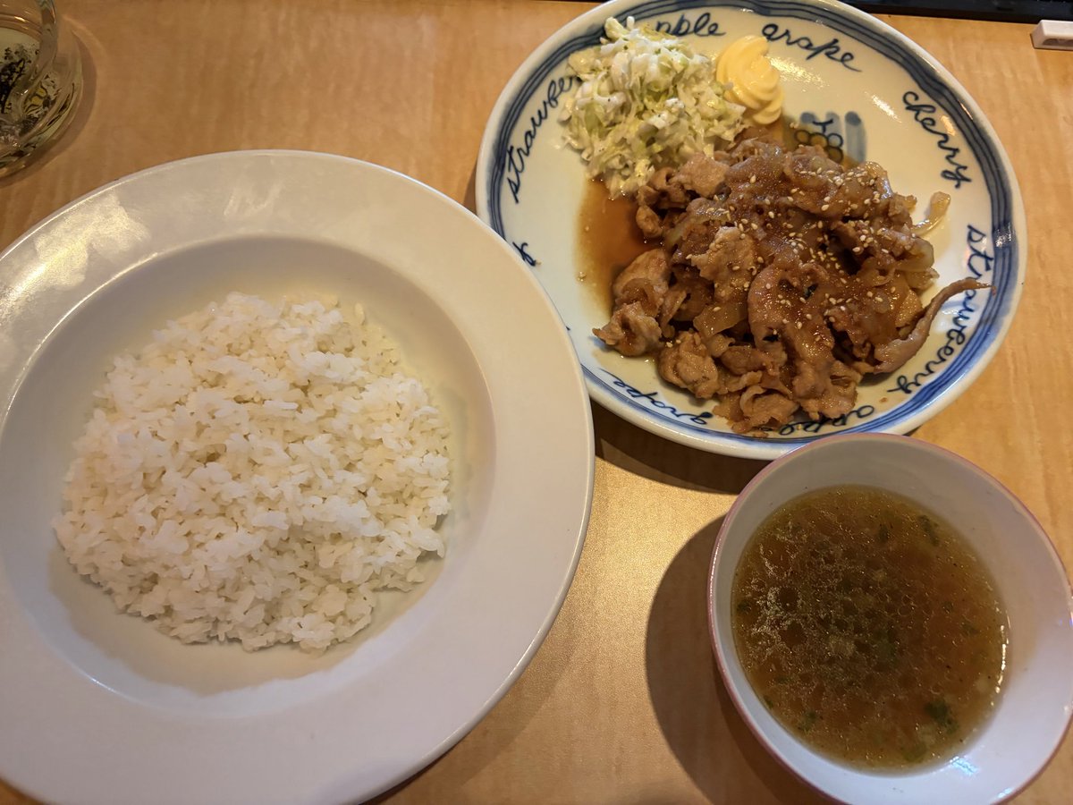 gomashioya's tweet photo. 今日は、川越市にある
『カレーのらすとちゃんす』で
生姜焼き定食を食べました😋
コールスローとの相性も抜群で
美味しい😋
#川越市 #カレーのらすとちゃんす #生姜焼き定食 #カレー屋さん #ここ https://t.co/310Zrsm9RW
