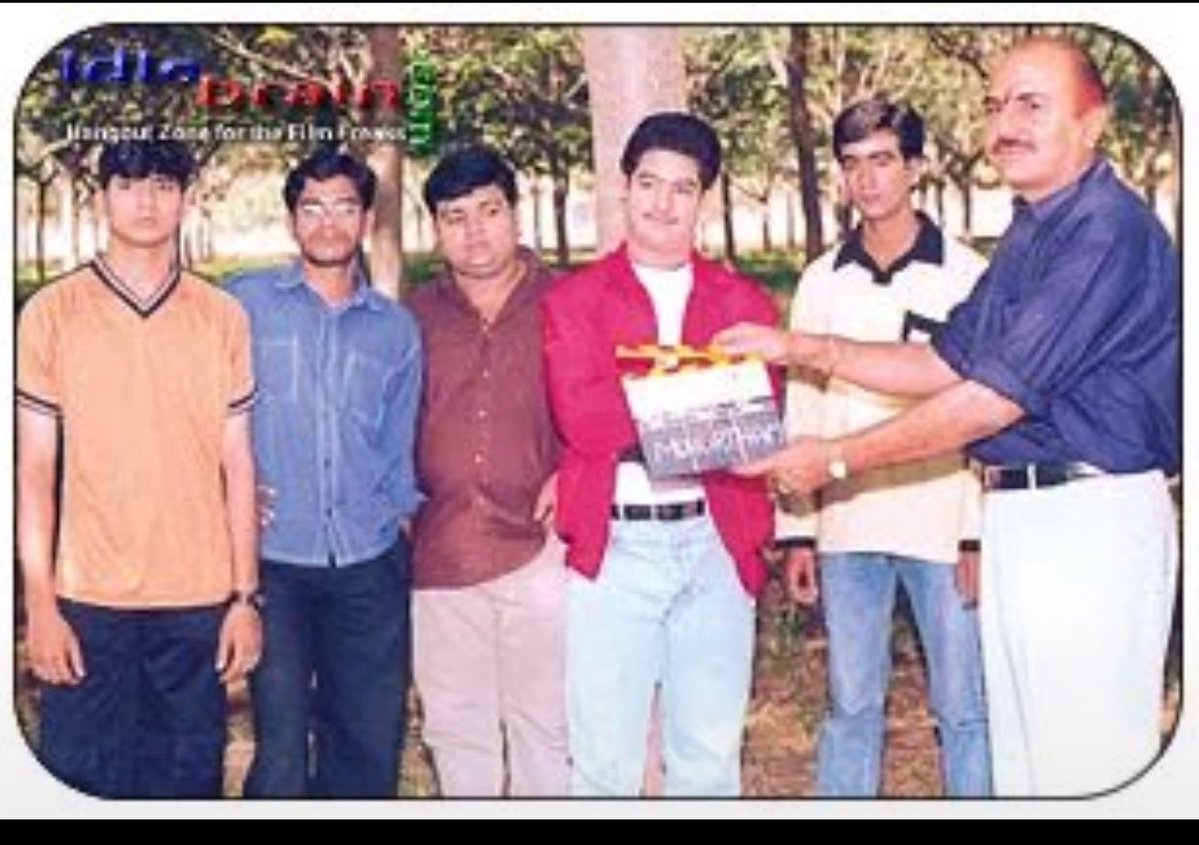 Rolexbabuog's tweet photo. Nijame kada first cinema ki family vallu evaru support cheyaledhu 
Success ayyaka Andharu vaccharu

NTR medha first edichedhi eppudu #Baali fans ey

Eppudu kuda Baligadi fans fake elevations vestharu Babai Abbai Bonding ani 
Next Baligadu Mokshu Cinemala ki support kosam evantha https://t.co/yiZ2nfxOcJ