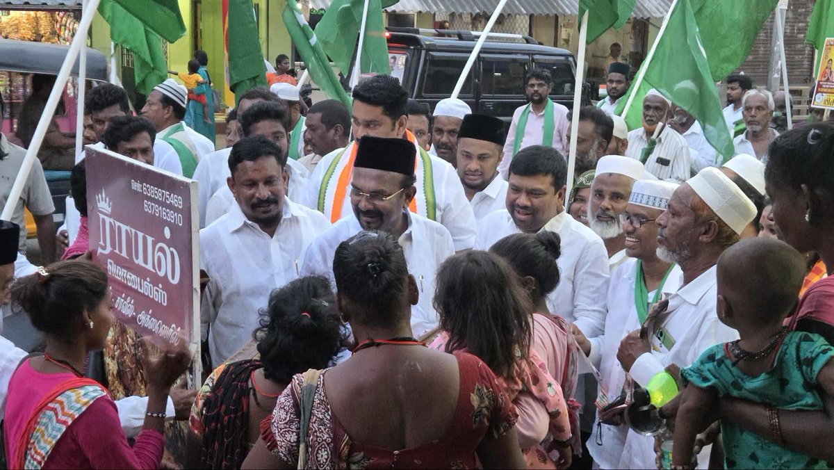 IUMLTNOfficial's tweet photo. மதுராந்தகம் தொகுதியில் வீதி வீதியாக பிரச்சாரம்!

மரகதம் குமரவேல் அவர்களை ஆதரித்து மதுராந்தகம் நகர்ப்புற பகுதிகளில் IUML சார்பில் தீவிர பிரச்சாரம் நடைபெற்றது.

அமைச்சர் ஷாஜஹான், நவாஸ்கனி எம்பி உள்ளிட்ட IUML நிர்வாகிகள் மற்றும் கூட்டணி நிர்வாகிகள் பங்கேற்றனர். #iuml #iumltamilnadu https://t.co/lEV0nXOcGw