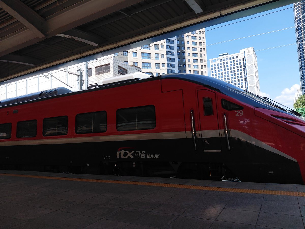 adptssLBT's tweet photo. 列車乗りまーす🚅
#列車
#鉄道
#旅行
#열차
#철도 https://t.co/RhwBJp6lpd