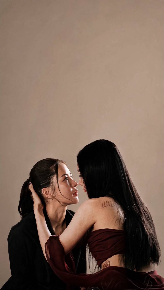 ol2llmm's tweet photo. wallpaper drop pt. 4🖤✨

#puinoonbint #bintsireethorn #puinoonwrsr #thongsbaby https://t.co/K12AbSHL2H