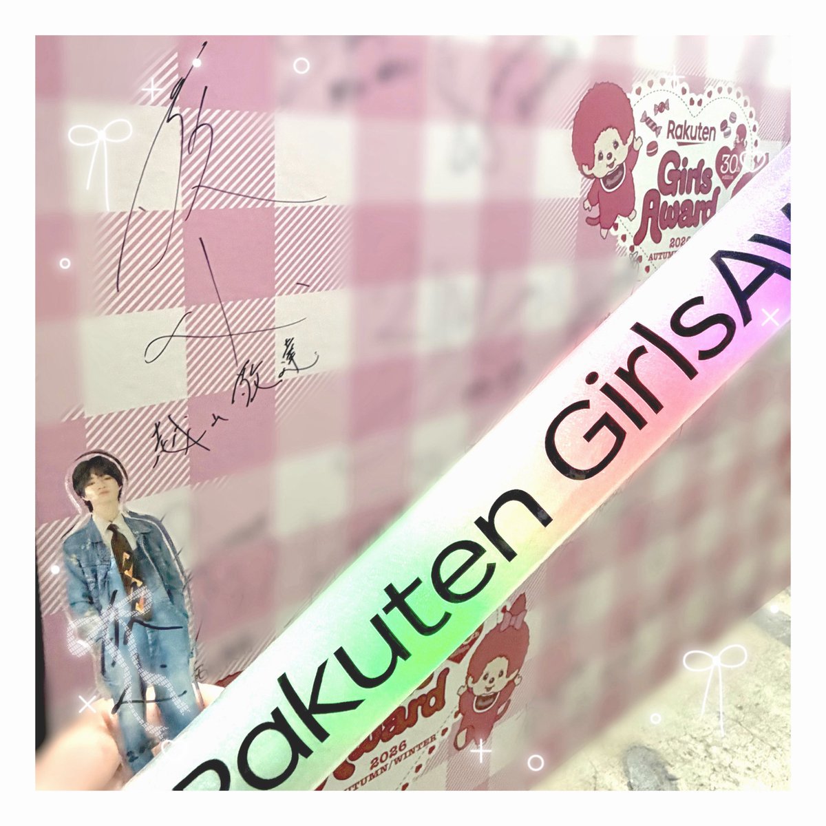 k4_21sun's tweet photo. #ガルアワ2026AW ❤️🎀
落ち着いた色味や丈感で敬達くんの大人っぽさやスタイルの良さをより際立たせるスタイリングに、敬達くんの表現も相まって息を呑むほどかっこよく素敵なランウェイでした🧥👣✨ 個人的にロングコートに施されたポイントカラーでどこか温かみも感じられるところも好みでした😌🌷 3度目の出演、そして素敵な企画をありがとうございます❕越山敬達くんがガルアワのランウェイでまた新たな姿を魅せてくれることに今後も期待しています💫