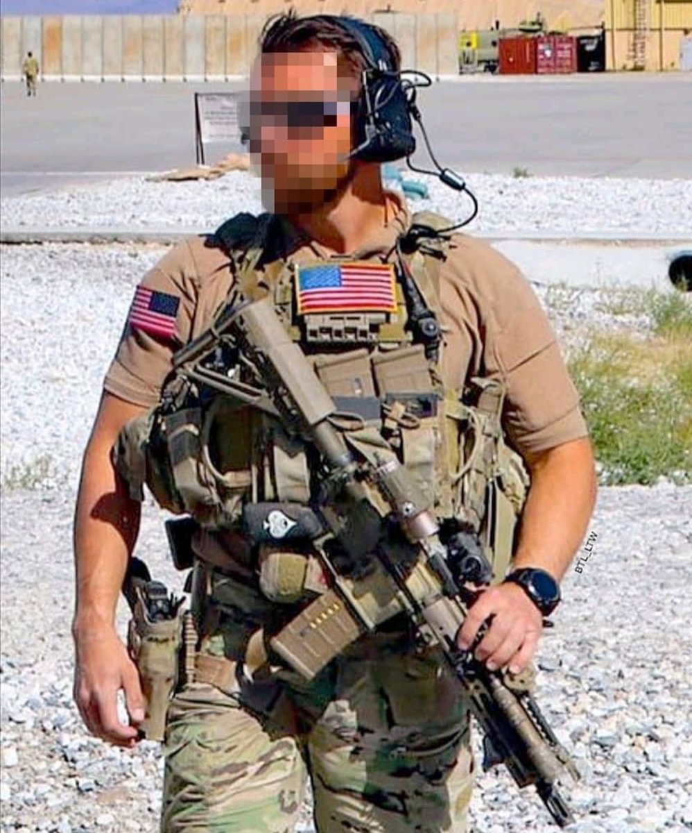 specialopsmag's tweet photo. 1st SFOD-D (Delta Force) operator while on Personal Security Detail (PSD). https://t.co/zaQFN7w4xI