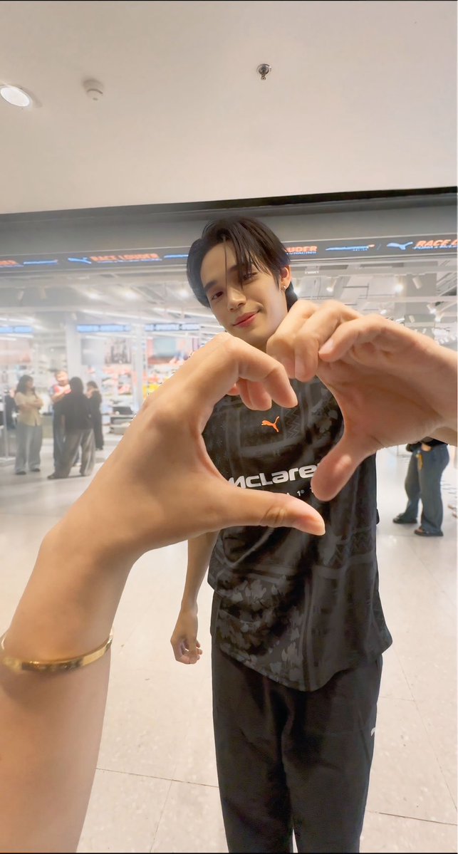 b_302545's tweet photo. ขอให้วันนี้เป็นวันที่ดี  วันเกิดปีนี้มีความสุขมากที่ได้เจอทุกคนและได้เจอพี่เงิน และขออยู่เป็นชูก้าแบบนี้เรื่อยๆนะคะ ❤️🍭🥰 

#ngernn #ทีมเงิน #ชูก้า🍭 https://t.co/V8TT4q33OS
