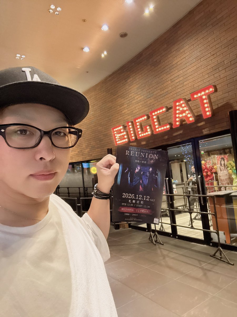 yu_sun's tweet photo. 大阪・心斎橋〜アメ村へ🔥

12/12 札幌近松
TRANCE presents
「REUNION Vol.3 -再開／終幕-」

フライヤーを持って大阪のライブハウス・ショップを回らせていただきました！

突然のお願いにも関わらず、快く置いてくださった皆さま、本当にありがとうございました✨

📍FANJ twice
@FANJtwice

📍BEYOND
@BEYOND_OSAKA

📍SUNHALL
@SUNHALLrenewal

📍BIGCAT
@bigcat_tweet

北海道の音楽を、もっと道外へ。

大阪と北海道を、もっと音楽で繋げていきたい🔥

↓続きます！