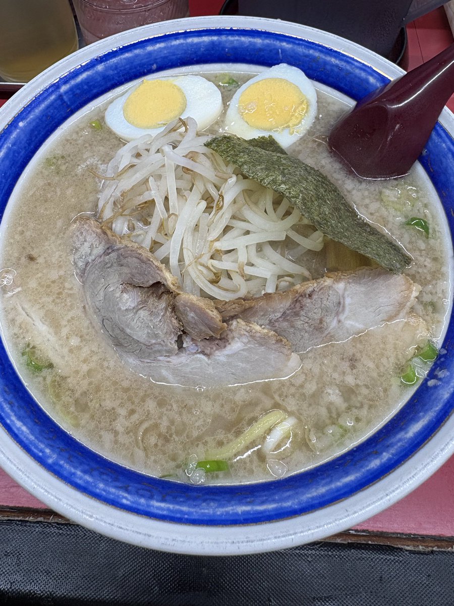 yonoma912's tweet photo. 村山ホープ軒（本店）@上北台
⚪︎ランチラーメン🍜（チャーシュー2枚🥩、メンマ、たまご🥚）

#武蔵村山市学園
#ホープ軒
#ラーメン
#老舗
#醤油豚骨
#1200円 https://t.co/jCa9sUVbpt