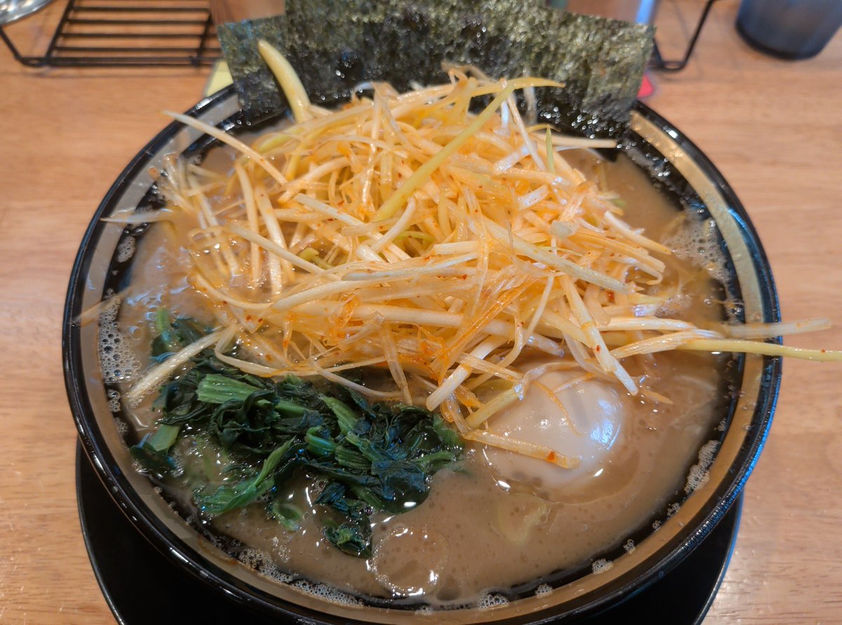 my_58219353's tweet photo. 今日のヒルメン

伊豆の国市
『王道家直系 王道鈴家』さん
味玉ラーメン
　やわらかめ
しらがネギ辛
卓上🧄他

用事のついでに😊
🍜🥚🧄🧄🧄🧄😋
ご馳走様でした🙏 https://t.co/cUE9R9EQ9g