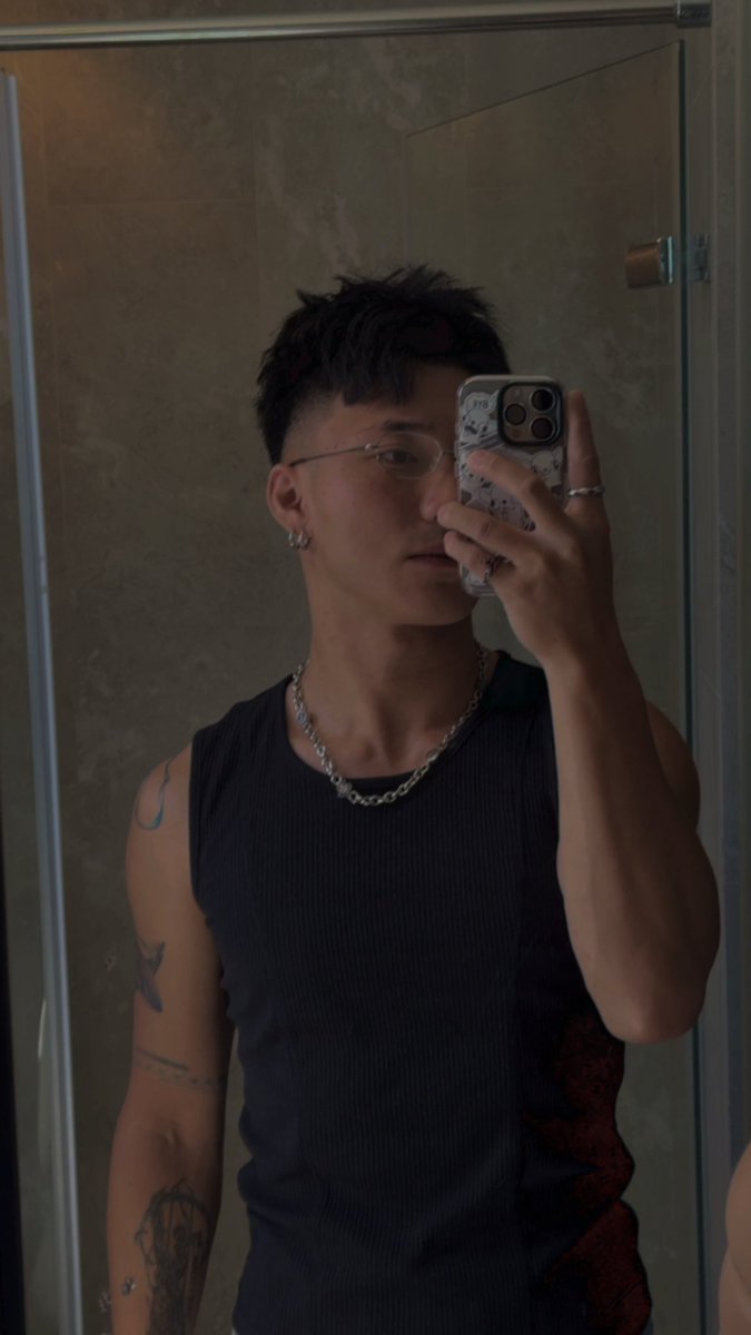 k5yiv's tweet photo. 🌚 https://t.co/Eheqmw8CYO